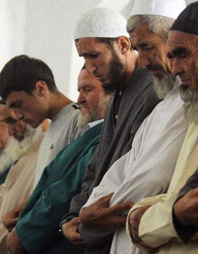 Tacikistanda hükümet radikal İslamla mücadele gerekçesiyle 13 bin kişinin sakalını kesti