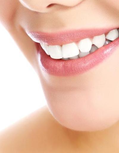 Bembeyaz dişler için 4 doğal yöntem