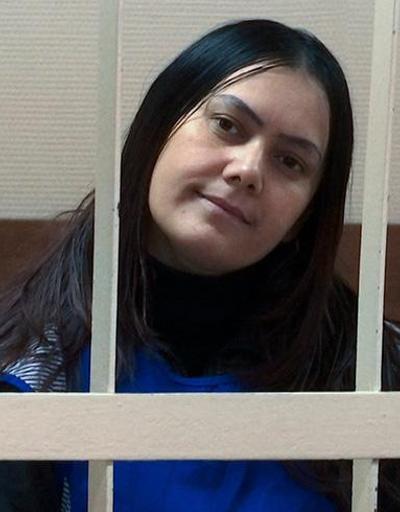 Rusyada küçük çocuğun başını kesen kadın mahkemede böyle görüntülendi