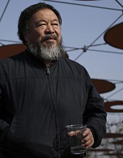 Ünlü sanatçı Ai Weiwei Taksimde saldırının olduğu yeri ziyaret etti