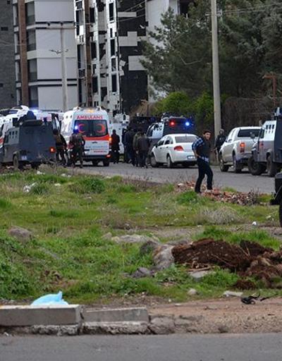 Diyarbakırda polis aracına bomba yüklü araçla saldırı