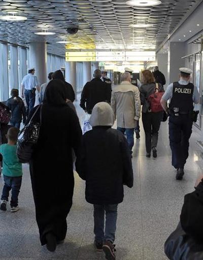 Türkiyeden gönderilen Suriyeli mülteciler Almanyada