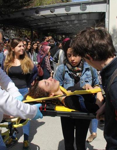 Anadolu Üniversitesinde afiş asmak isteyen öğrencilere müdahale