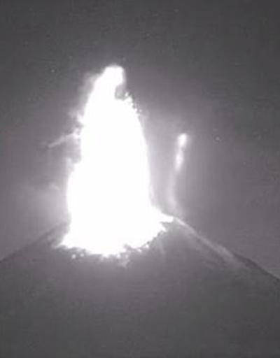 Meksikada Popocatepetl Yanardağı patladı