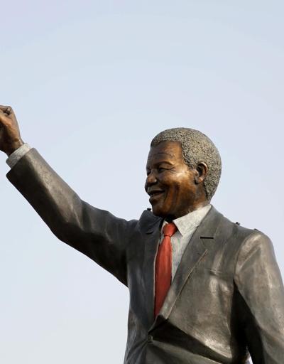 Filistine Mandela heykeli dikildi