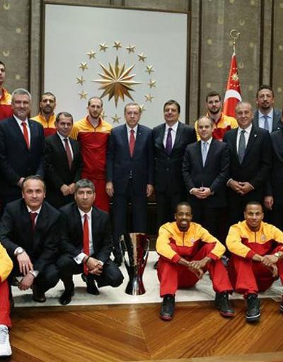 Erdoğan Avrupa şampiyonu Galatasaray Odeabankı kabul etti