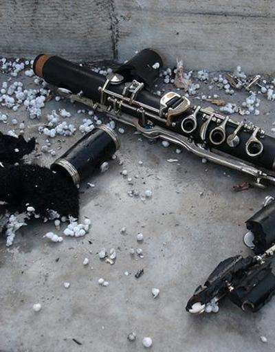 Dolmabahçe Sarayı duvarına bırakılan çantadan klarnet çıktı