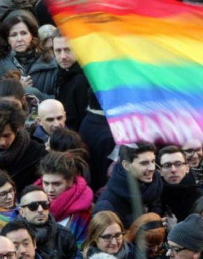 İtalyada eşcinsel birliktelikleri tanıyan yasa kabul edildi