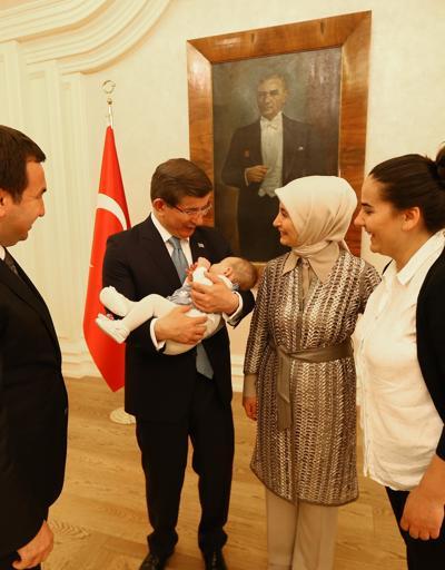 Davutoğlunun Başbakanlık personeliyle veda buluşması