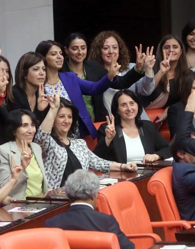 Dokunulmazlık başladı, HDPli kadın vekiller hatıra fotoğrafı çektirdi