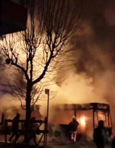 Sultangazide belediye otobüsü yaktılar