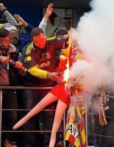 Cansız mankene Galatasaray forması giydiren taraftara hapis cezası