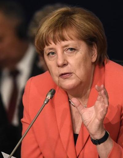 Merkel: Ben de masayı devirebilirim, dönünce kahraman olurum