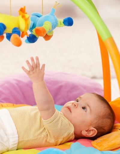 Bebeklerde oyuncak seçimi nasıl olmalı