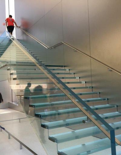 Apple 1 milyon dolara merdiven yaptırdı