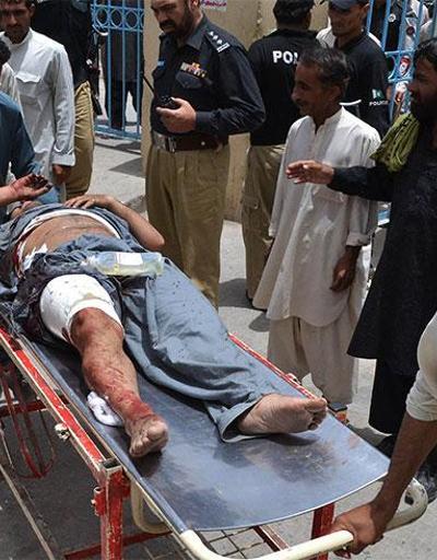 Pakistanda bombalı saldırı: 3 ölü, 32 yaralı
