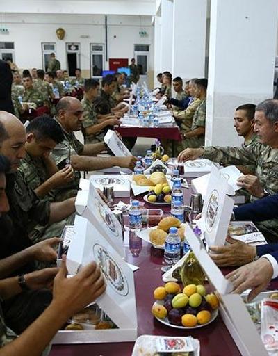 Cumhurbaşkanı Erdoğan Silopide askerlerle iftar yaptı