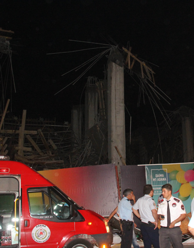 Adanada bir AVMnin ek bina inşaatında göçük: 7 yaralı
