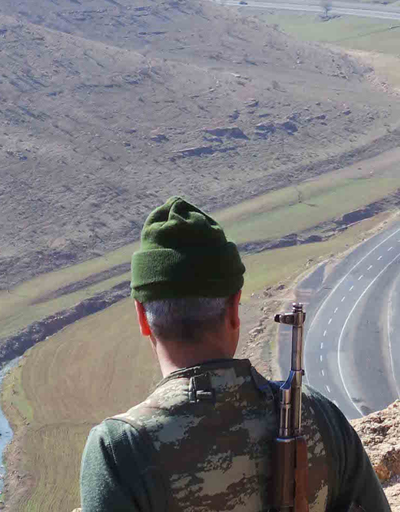 Diyarbakırda PKK ile korucular arasında çatışma çıktı