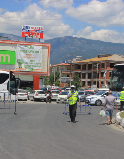 Yollar kilitlendi, polis Akçay girişine barikat kurdu