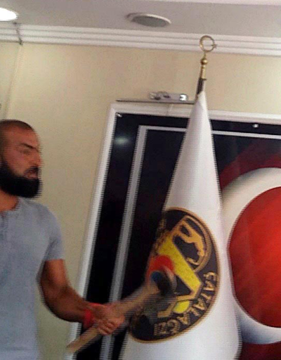 Zonguldakta belediye başkanına baltalı tehdit