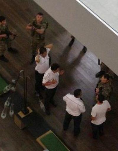 Asker CNN Türk binasına girdi