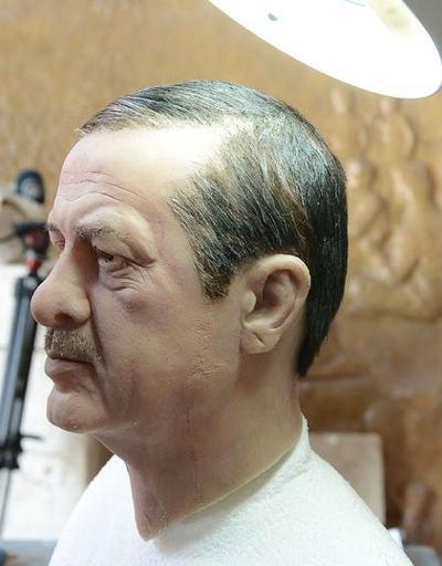 Gönüllülerden topladığı saç telleri ile Erdoğan büstü yaptı