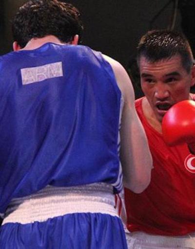 Milli boksör Batuhan Gözgeç ikinci tura yükseldi