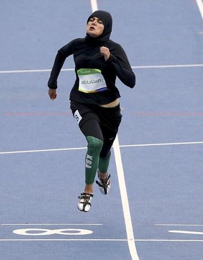 Kariman Abuljadayel başörtüsüyle 100 metre koşusu tarihine geçti