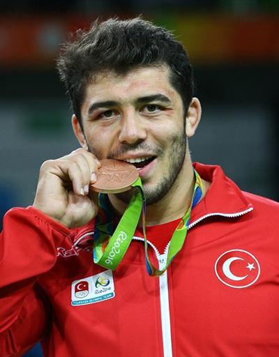 Türkiyenin üçüncü madalyası Cenk İldemden