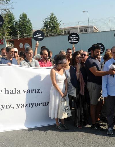 Tutuklu yazar Aslı Erdoğan için özgürlük nöbeti