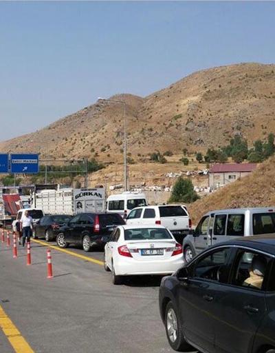 PKK Bitliste yol kesti, kaçmaya çalışan polisi yaraladı