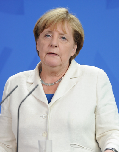 Merkel, burkanın tamamen yasaklanmasına karşı