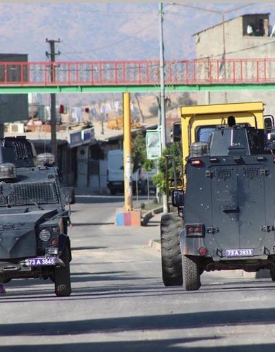 Vanda devriye gezen zırhlı polis aracına bombalı saldırı