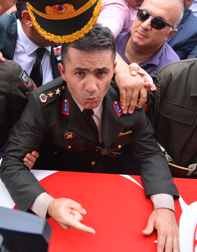Yarbay Mehmet Alkan ordudan ihraç edildi