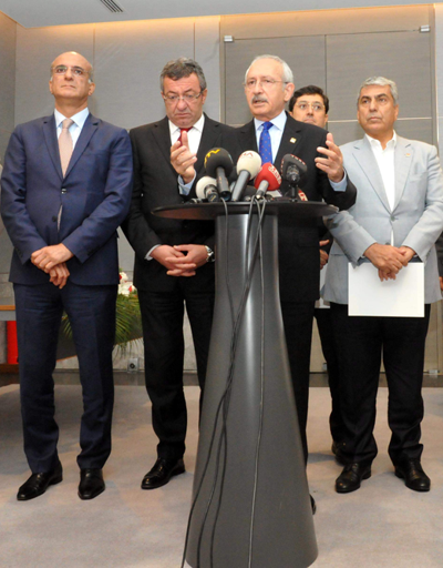 Kılıçdaroğlu: Cumhurbaşkanı ve Başbakanın isminin yazılı olduğu kitapçık vardı