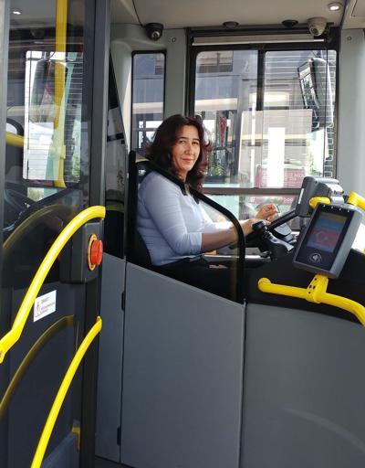 Manisanın tek kadın otobüs şoförü: Yolcular özellikle onu bekliyor