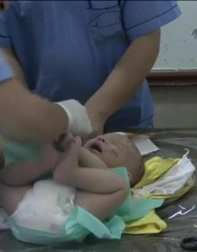 1 aylık bebek enkazdan sağ çıkarıldı