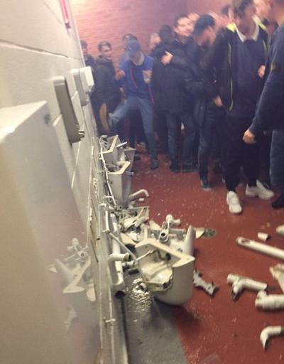 Manchester derbisinin ardından Old Trafford tuvaletleri