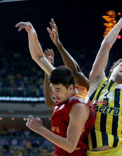 Fenerbahçe - Galatasaray Odeabank maçında ne oldu, kim ne açıkladı