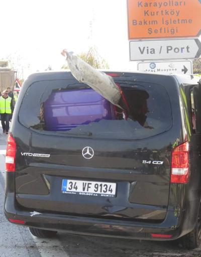 İstanbulda korkunç kaza Minibüse ok gibi saplandı