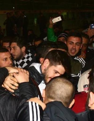 Taraftar Beşiktaşı tezahüratlarla karşıladı