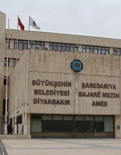 Diyarbakır Büyükşehir Belediyesi tabelası yenilendi