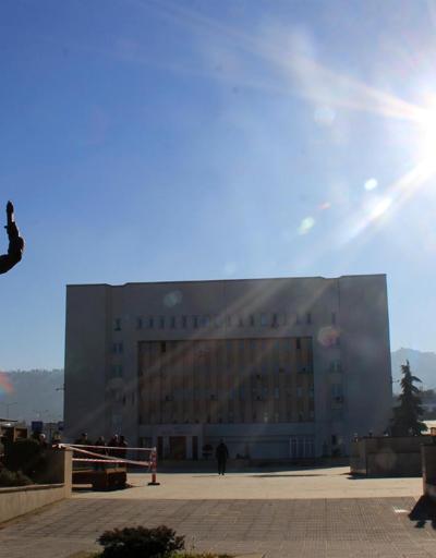Rizede Atatürk anıtı Valilik önündeki tören alanına konuldu
