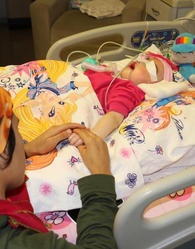 Kızı 9 aydır komada olan bir annenin feryadı: Kızıma noldu
