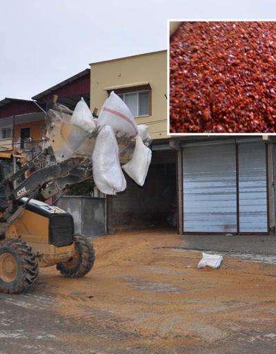 Vatandaşa pul biber diye yedirilen Gaziantepteki 40 ton çöp imha edildi