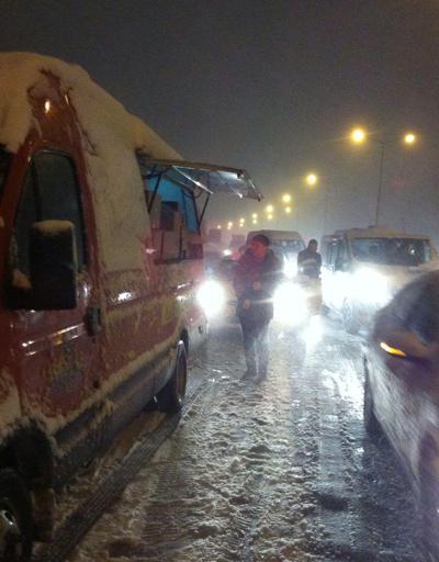 İstanbulda yolda kalanlara mobil büfe