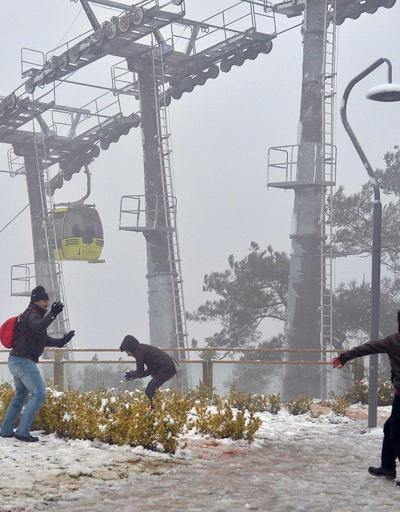 İzmirde okullar tatil mi İzmir Milli Eğitim Müdürlüğü ve Valilikten kar tatili açıklaması