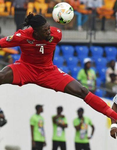 Hiçbir takımda oynamayan Adebayor sahaya ilk 11de çıktı