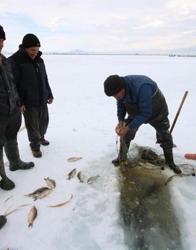 Beyşehirli balıkçılar Eskimo usullerine başvuruyor